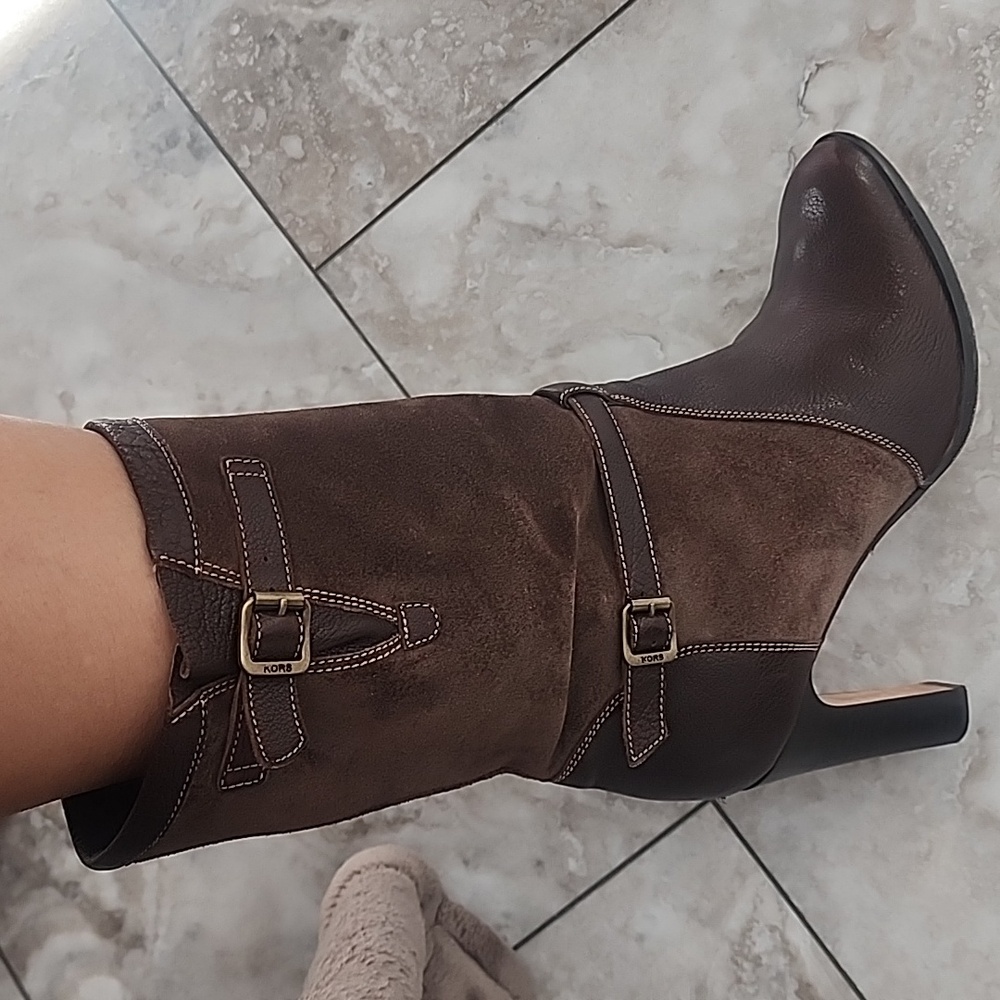 KORS MADE IN ITALY REAL LEATHER N LEATHER SOLE EUC BOOTS W/ SUEDE SIZE 10